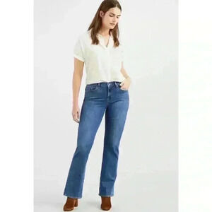 Levi Size14 medium 550 relaxed bootcut jeans. Like new condition.